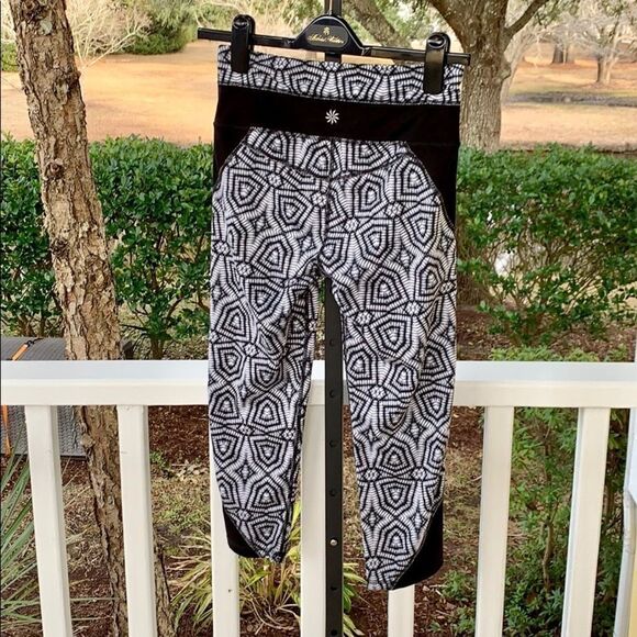 Athleta High Rise Mixed Geo Chaturanga Capri - Picture 3 of 7